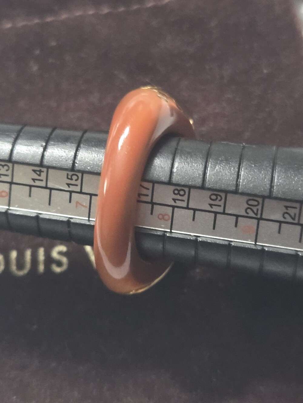 LOUIS VUITTON RESIN RING - Picture 6 of 11